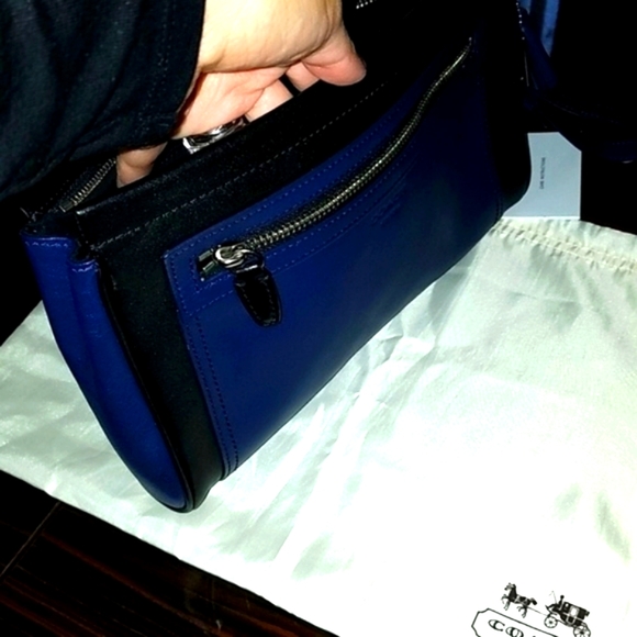 COACH WRISTLET LEATHER BAG - Picture 7 of 8